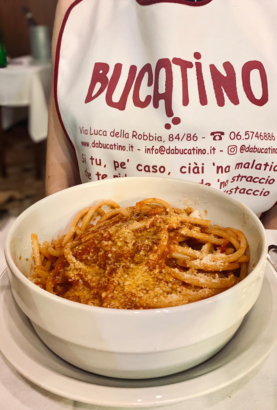 Bucatini all’amatriciana e bavaglino originale di Da Bucatino