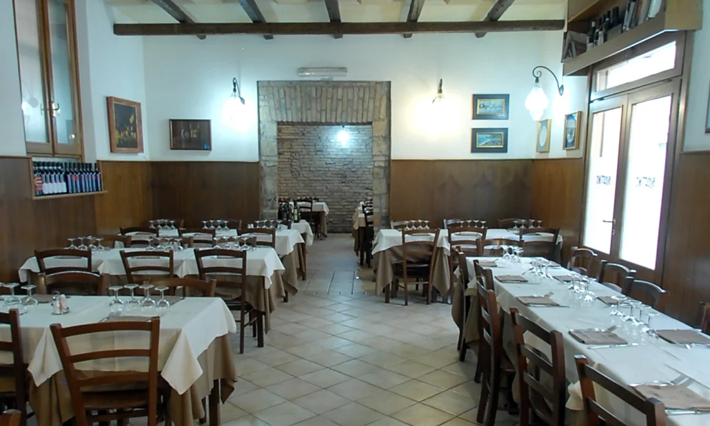 Our story Pictures and tables in the Da Bucatino dining rooms